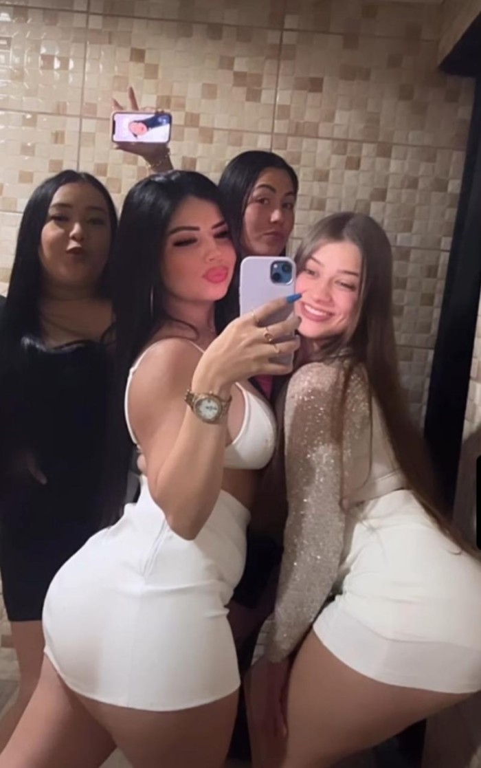 Chica caliente que haces orgias con sus amigas…