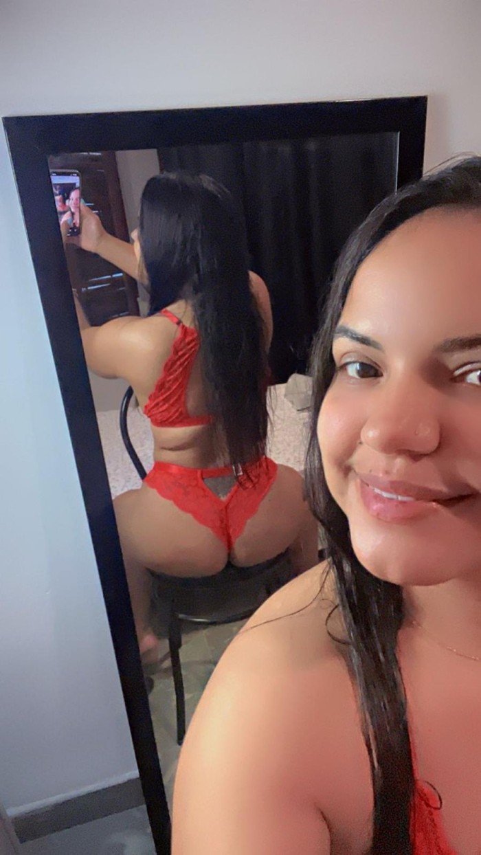 una latina traviesa y amorosa