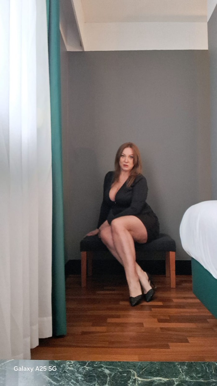 MADURITA CALIENTE Y LISTA PARA LLENARTE DE PLACER