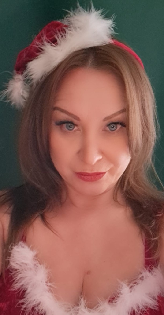 MADURITA CALIENTE Y LISTA PARA LLENARTE DE PLACER