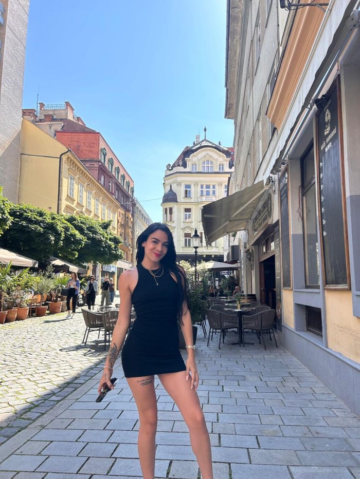 VENEZOLANA FIESTERA Y CACHONDA EN COLLBLANC