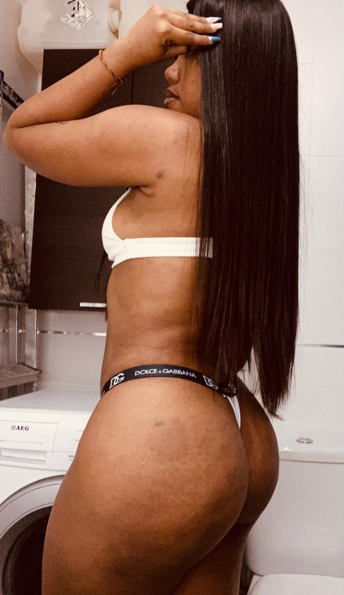 RICA NIÑA CACHONDA CARGADITA DE LECHE