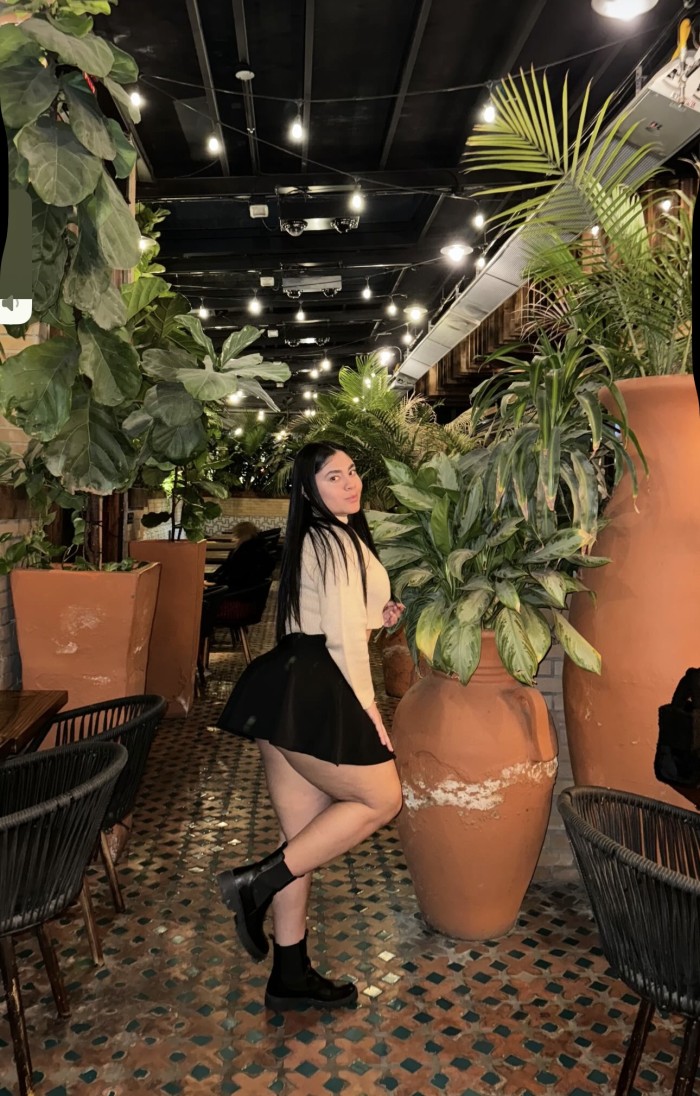 Quieres pasártela rico a mi lado con mi compañia?