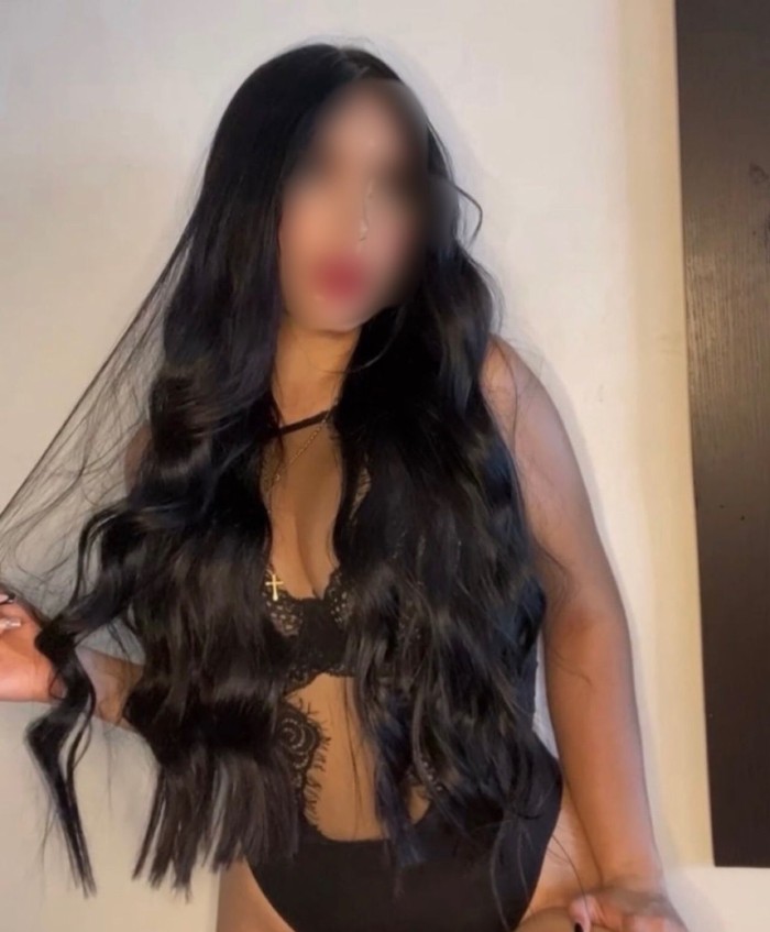 SEXY Y COMPLACIENTE/SALIDAS
