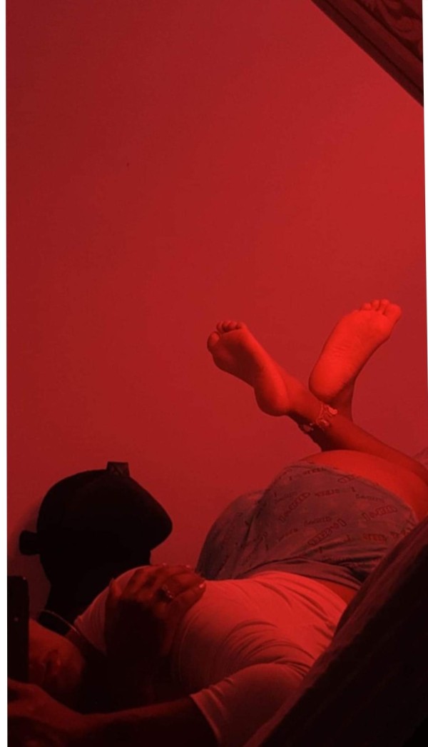 Sensual y cariñosa.