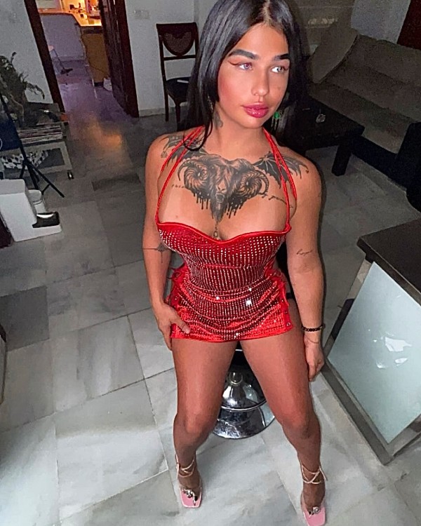 Aguantadora. Sumisa. Perra .dueña de el camasutra