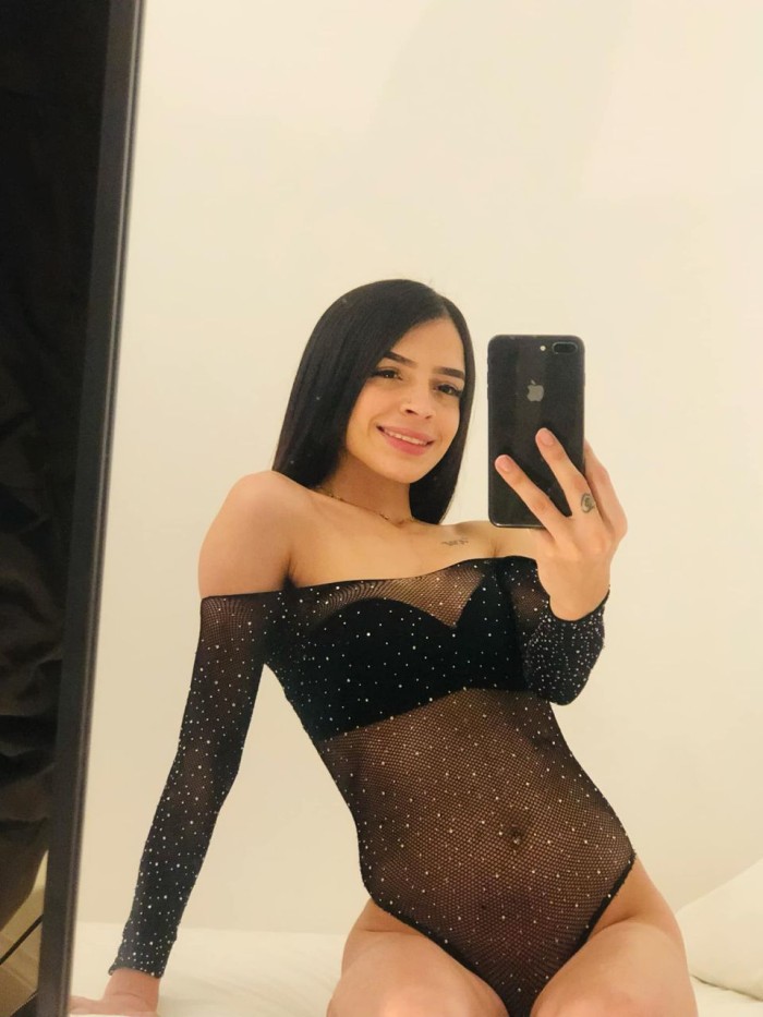HERMOSA MAMSOTA HOY DISPONIBLE PARA TI