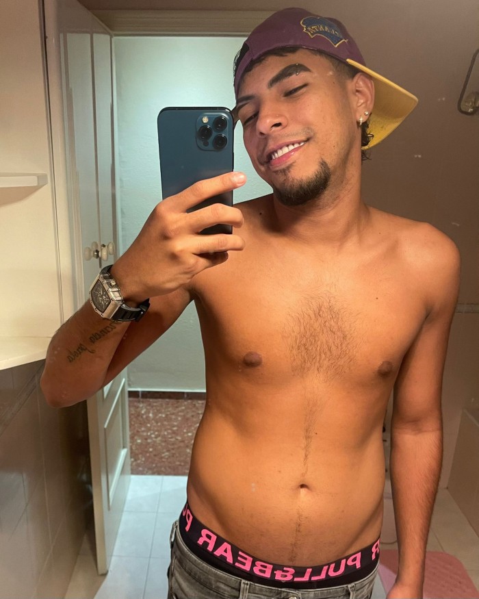 8 TONNY GIGOLO SEXY , REBELDE, JOVEN Y PROMISCUO