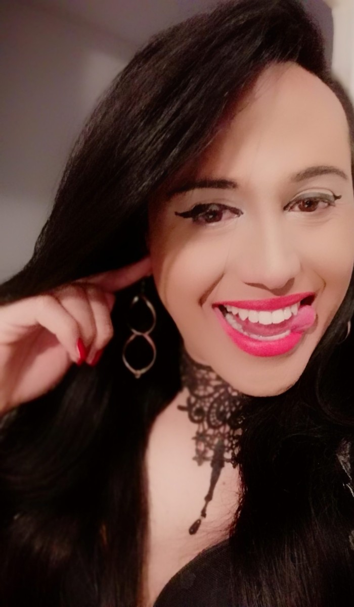 MASAJISTA, TENGO CAMILLA SEX COMPLETO