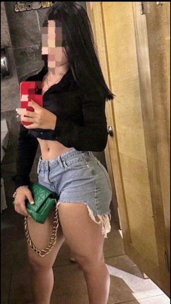 Cachonda y complaciente