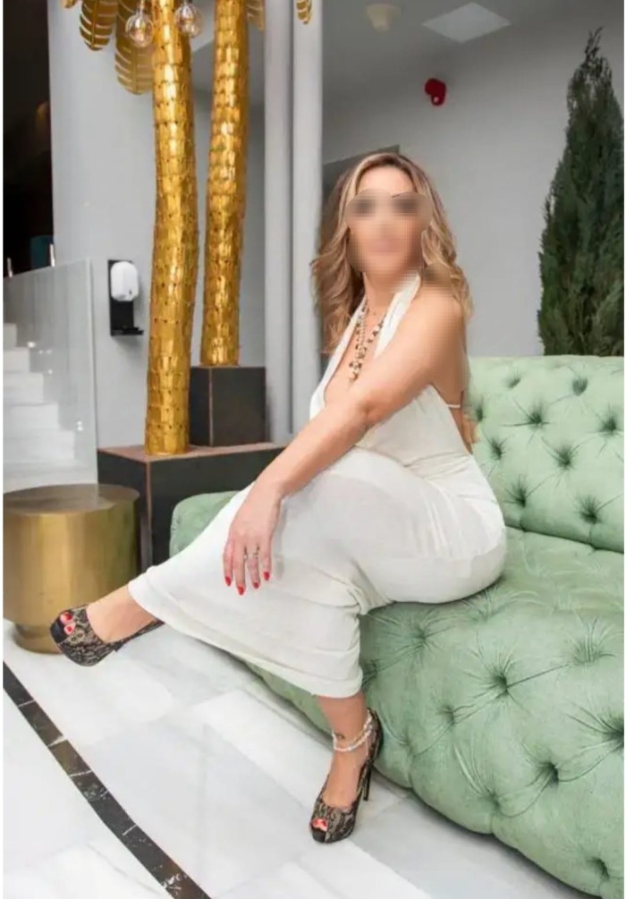 Cachonda y exuberante