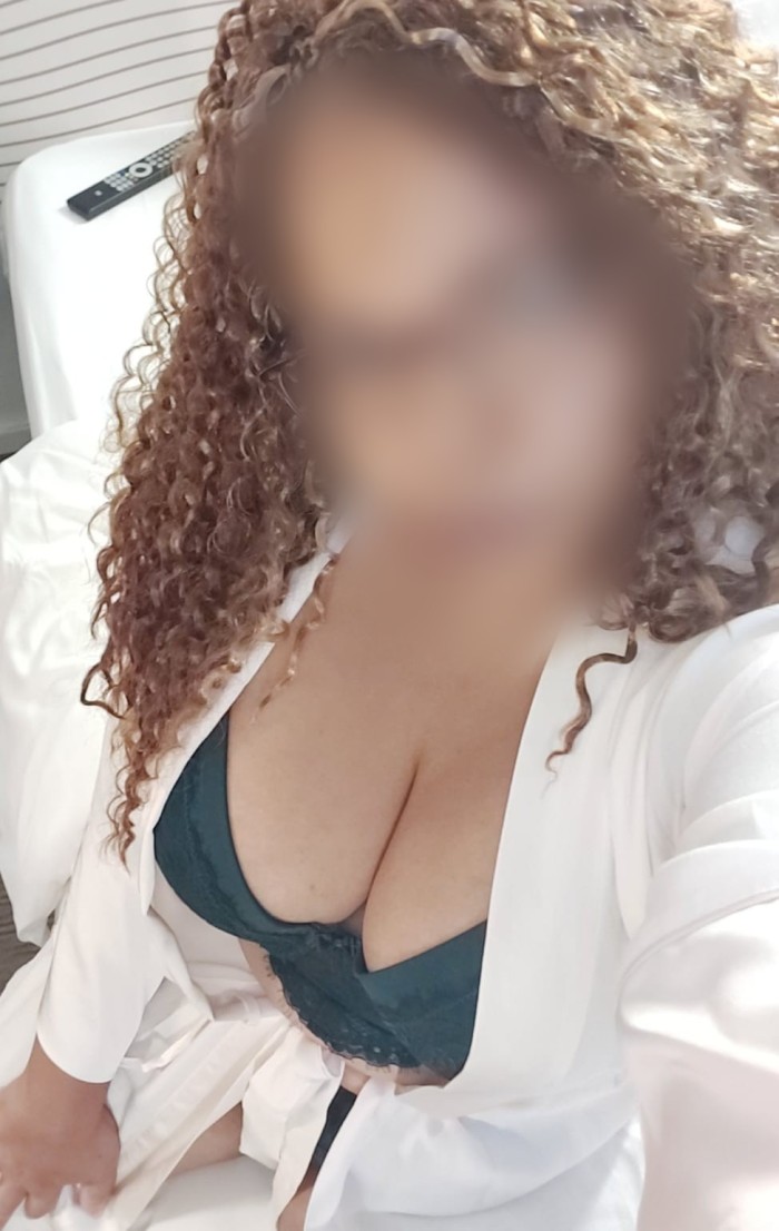 VIOLETA NOVEDAD EN TORREMOLINOS CALIENTE