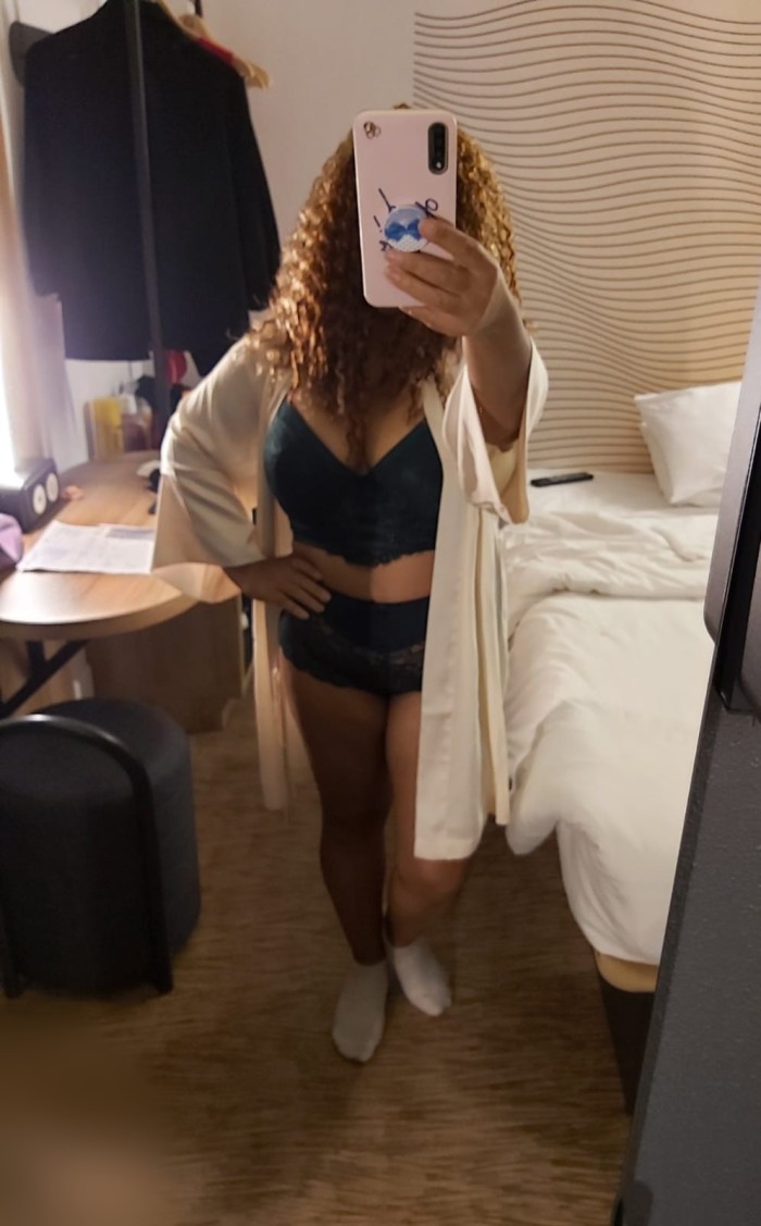 VIOLETA NOVEDAD EN TORREMOLINOS CALIENTE