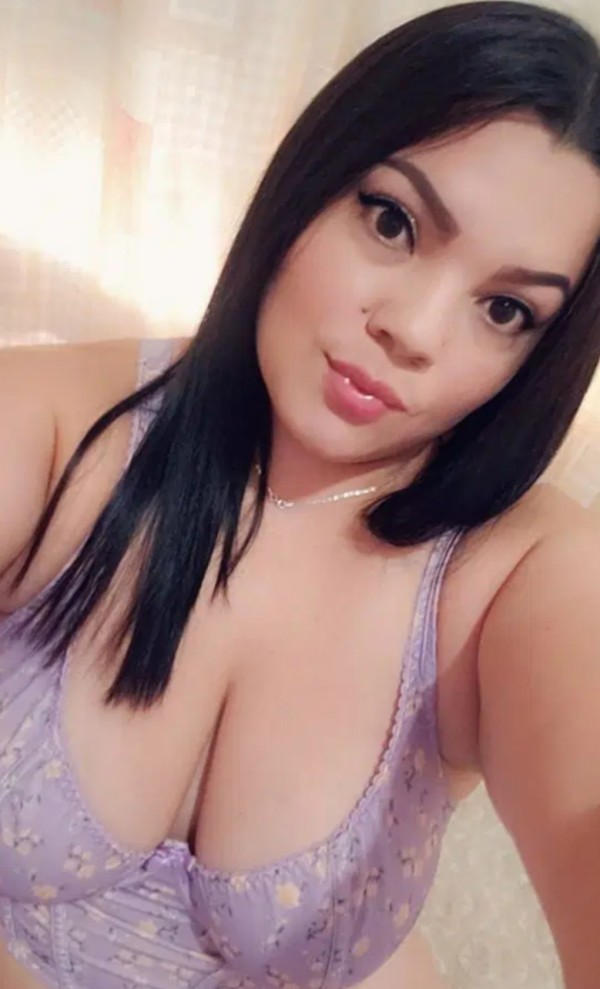 Claudia jovencita cariñosa y fiestera
