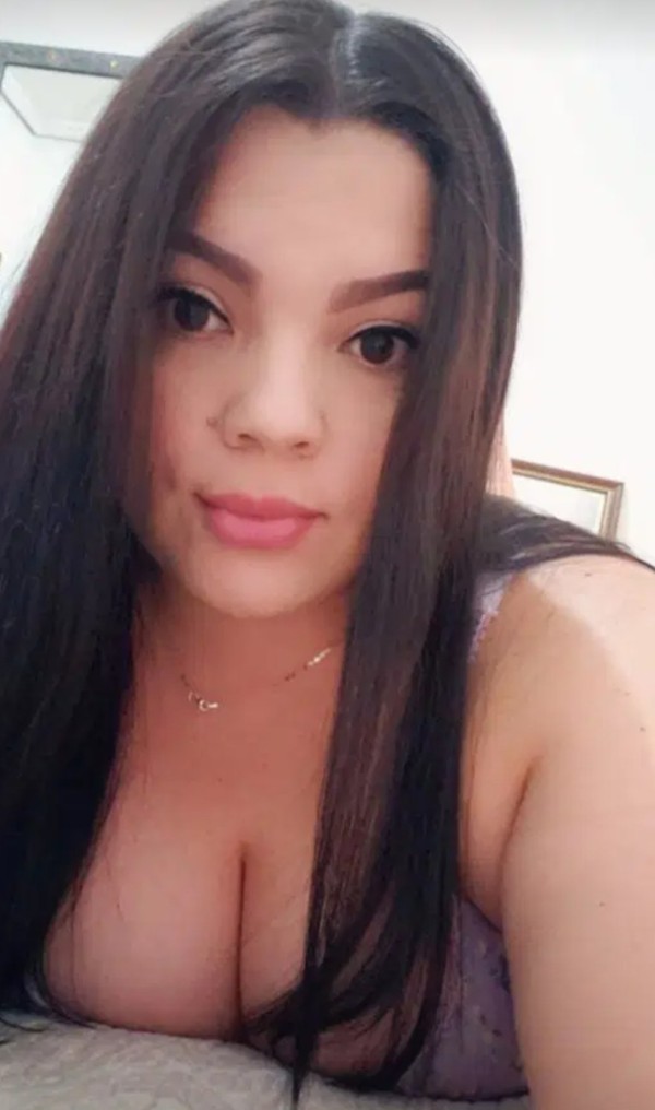 Claudia jovencita cariñosa y fiestera