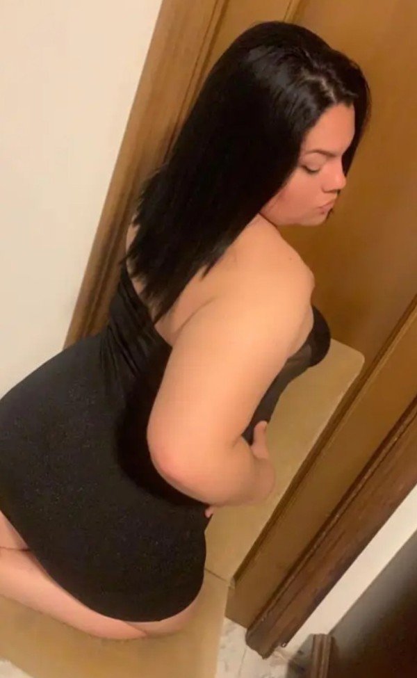 Claudia jovencita cariñosa y fiestera