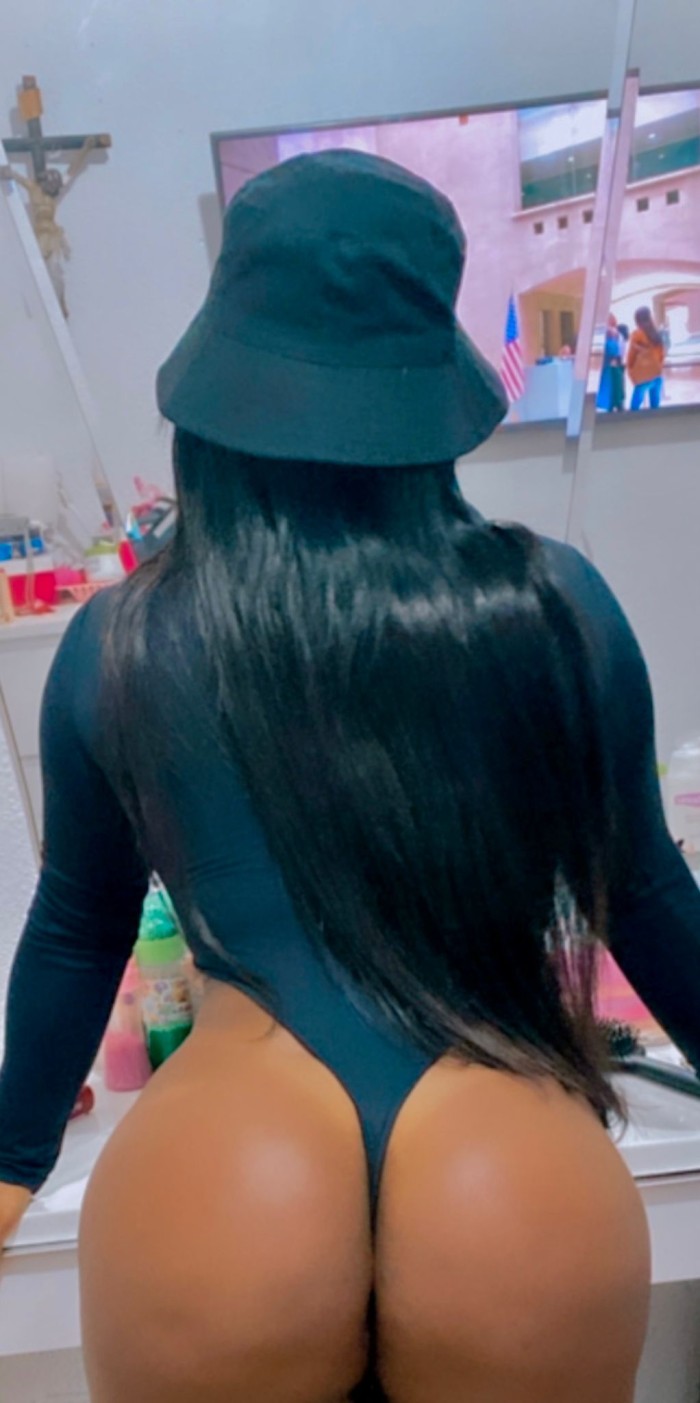 RICAS TETAS ESPERAN TU BOCA, FIESTERA CACHONDA