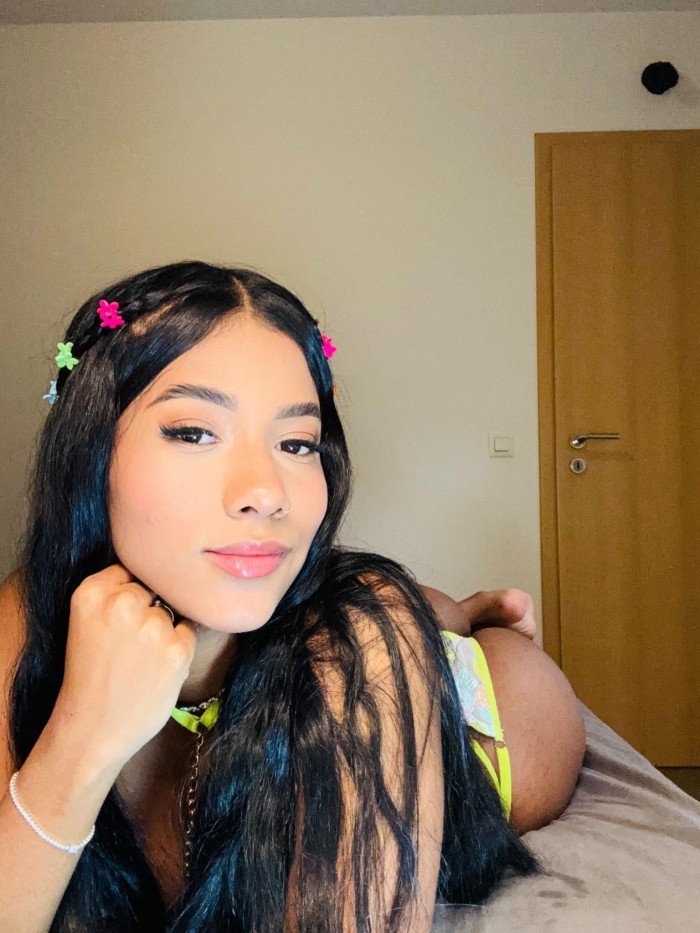 VEN A METERMELA TODA Y A PASAR UN RARO DELICIOSO