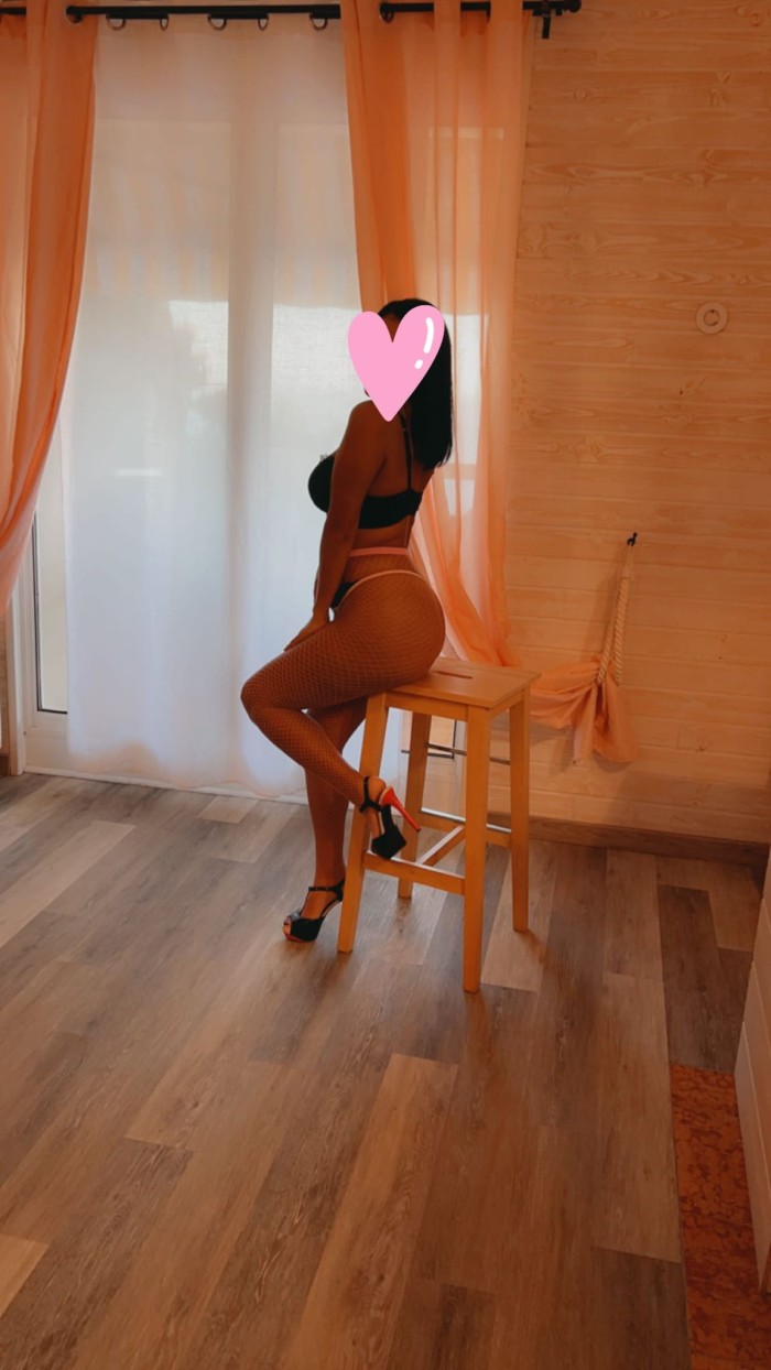 MADURITA HERMOSA DISPUESTA A COMPLACETE