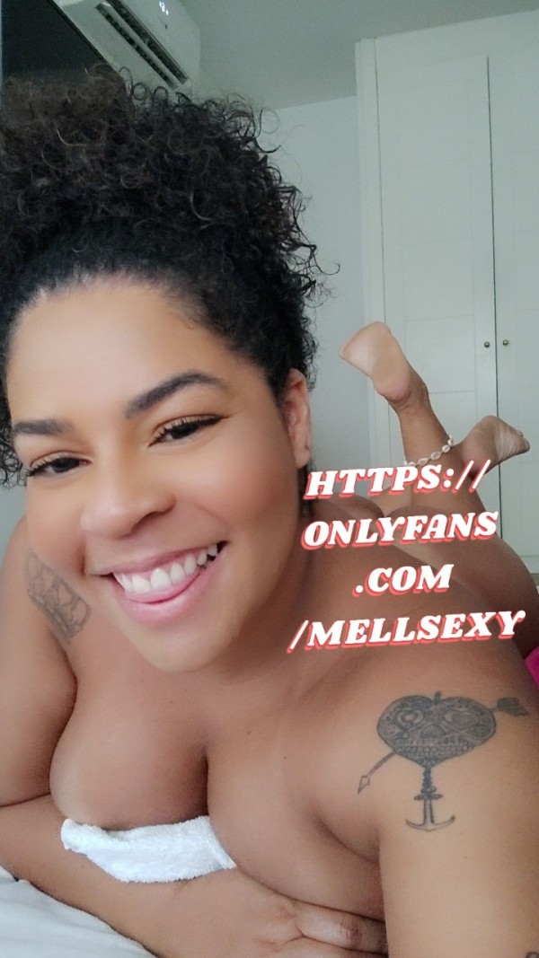 Mulata feistera sexy curvilínea pechos grandes y naturales