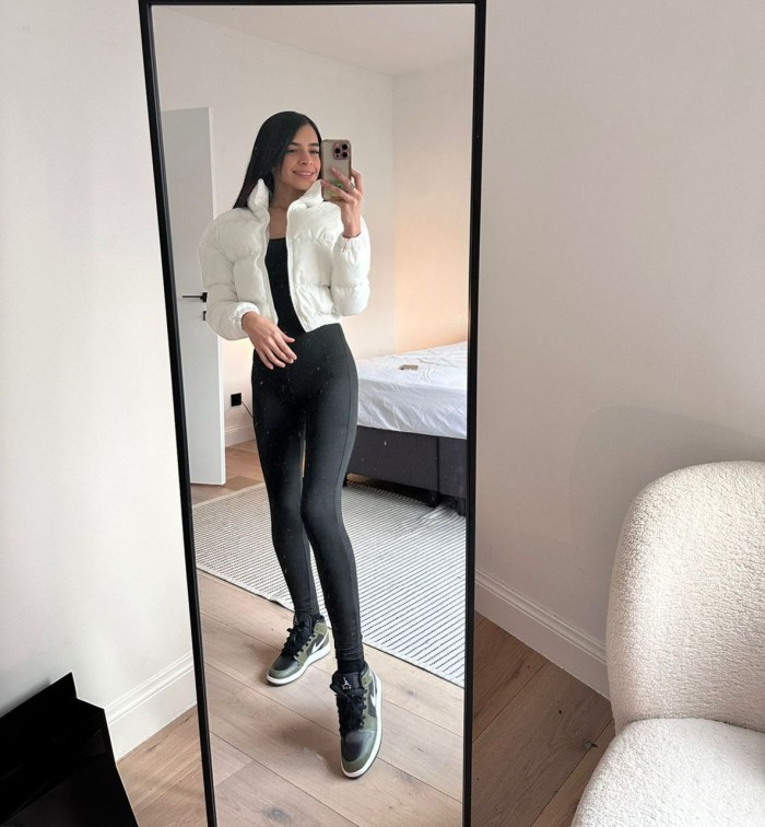 UNA MUJER DESPAMPANANTE VEN A VERME, PROSPERIDAD