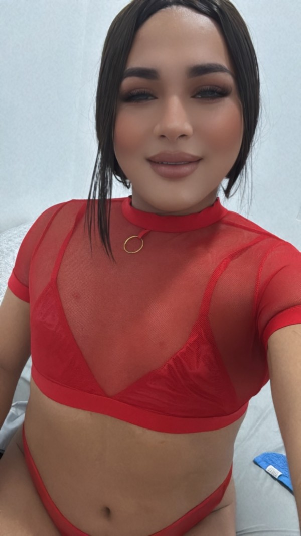 Divertida fiestera colombiana muy femenina