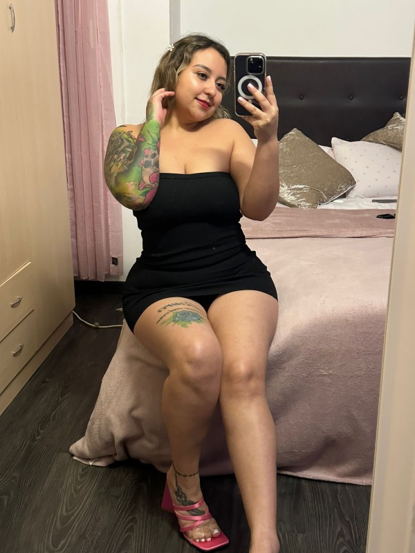 CHICA COLOMBIANA DE LUJO VIBRANTE