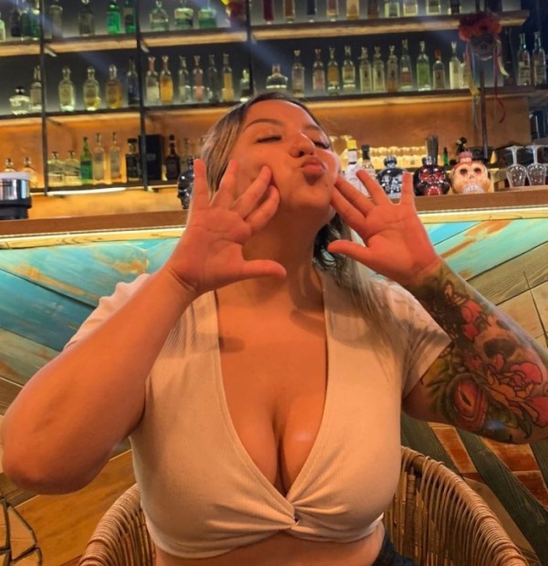 CHICA COLOMBIANA DE LUJO VIBRANTE