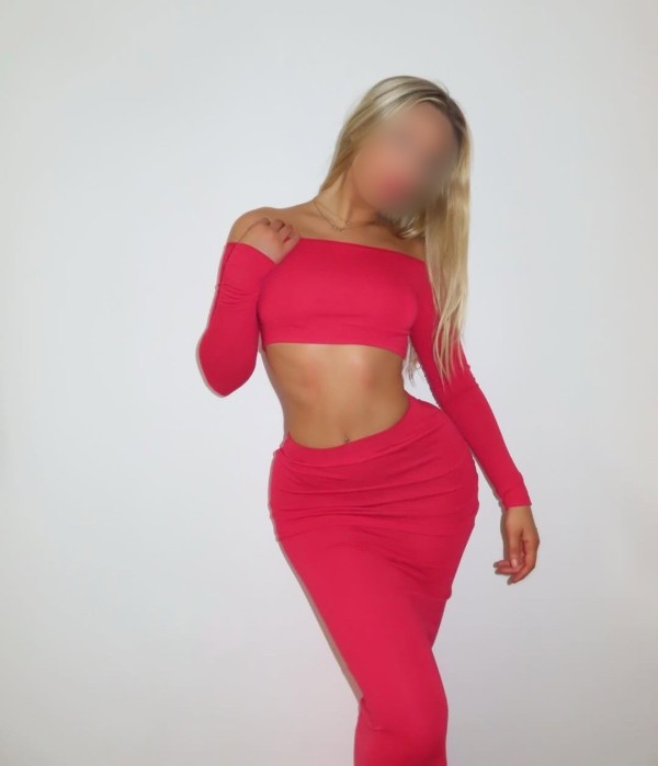 LAURA RECIÉN LLEGADA SEXY RUBIA CACHONDA COMPLACIENTE DELICIAS