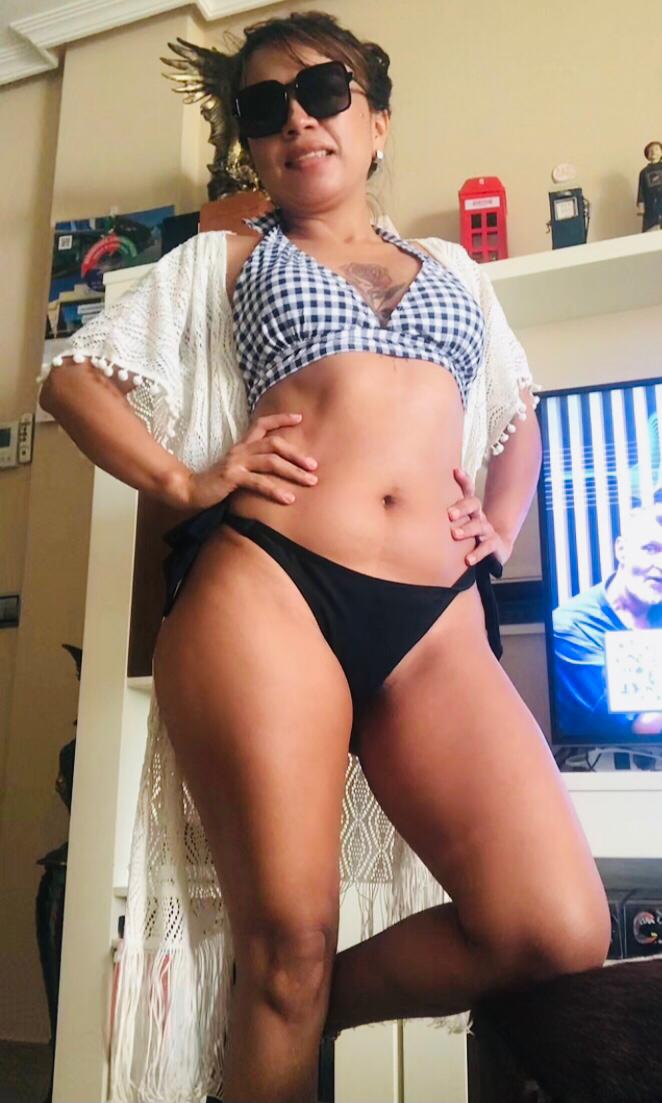 Sexy Modelo Latina divertida y traviesa COLLBLANC