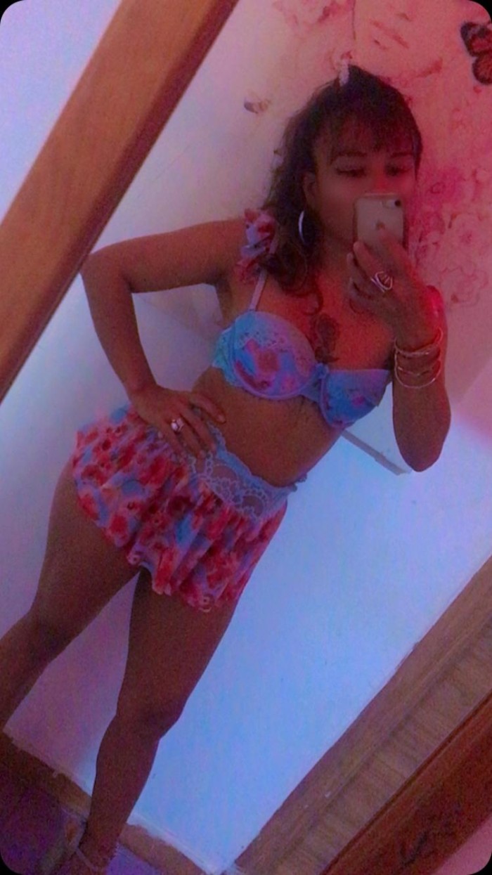 Sexy Modelo Latina divertida y traviesa   COLLBLANC