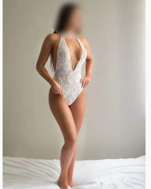 sara 27 años llena de dulzura