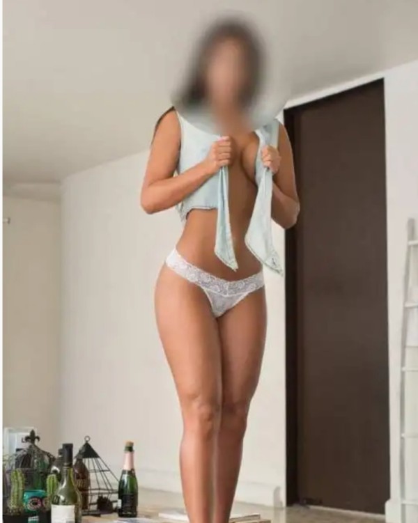 sara 27 años llena de dulzura