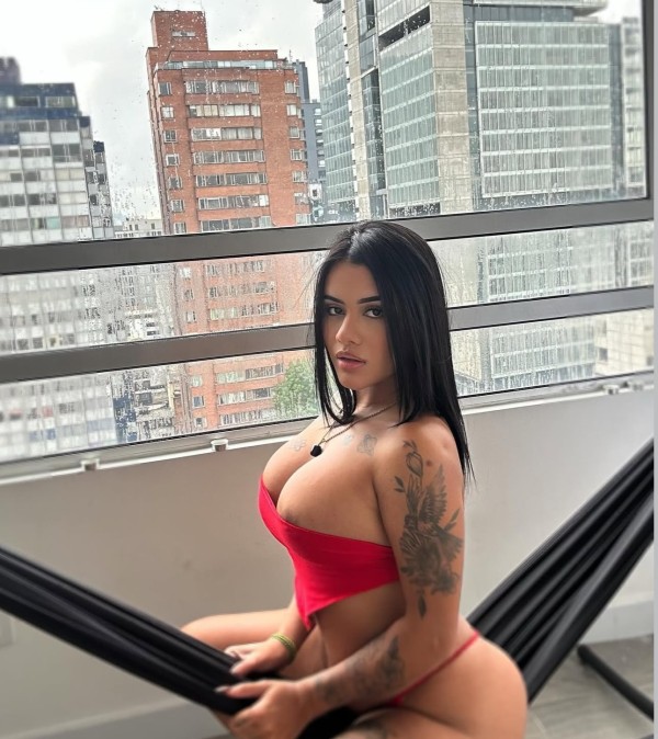 Latina fiestera por pocos días ¿vienes o voy?