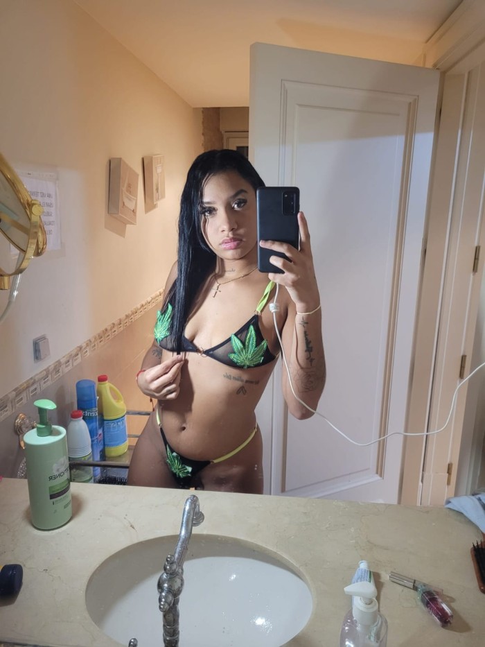 AMORES ESTOY QUE QUEMO  DESEO DE FOLLAR(VÍA Julia)