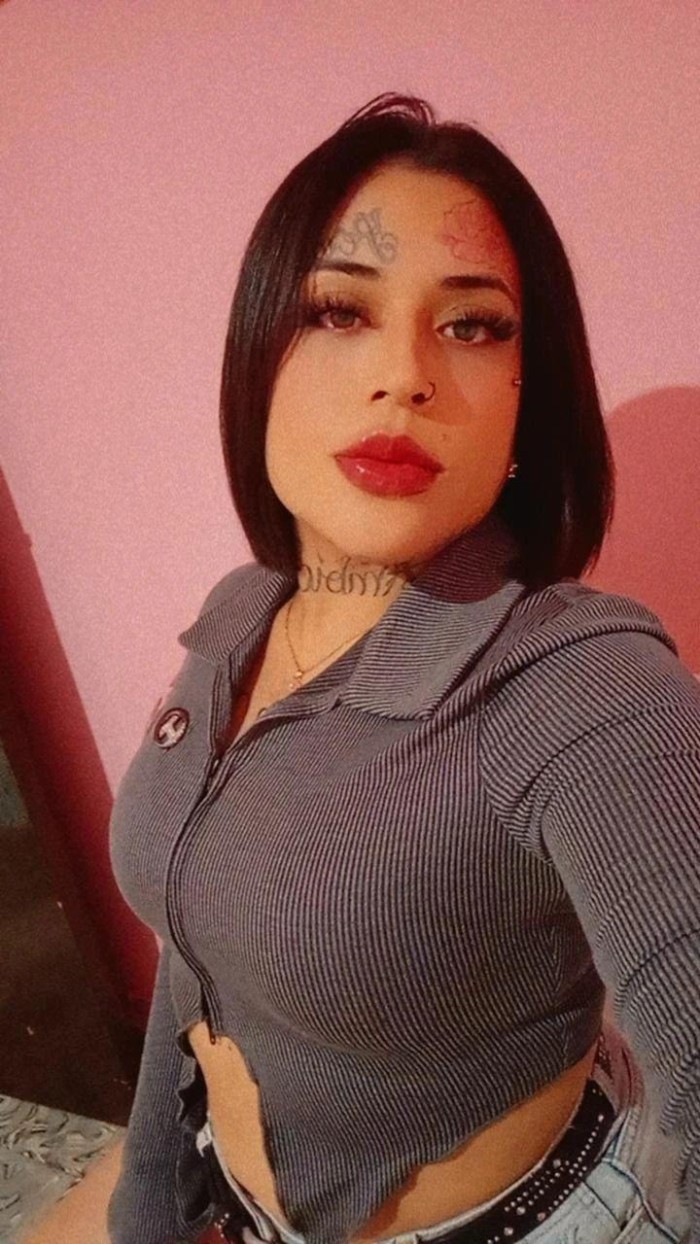 Jovencita Ecuatoriana linda cachonda dispuesta