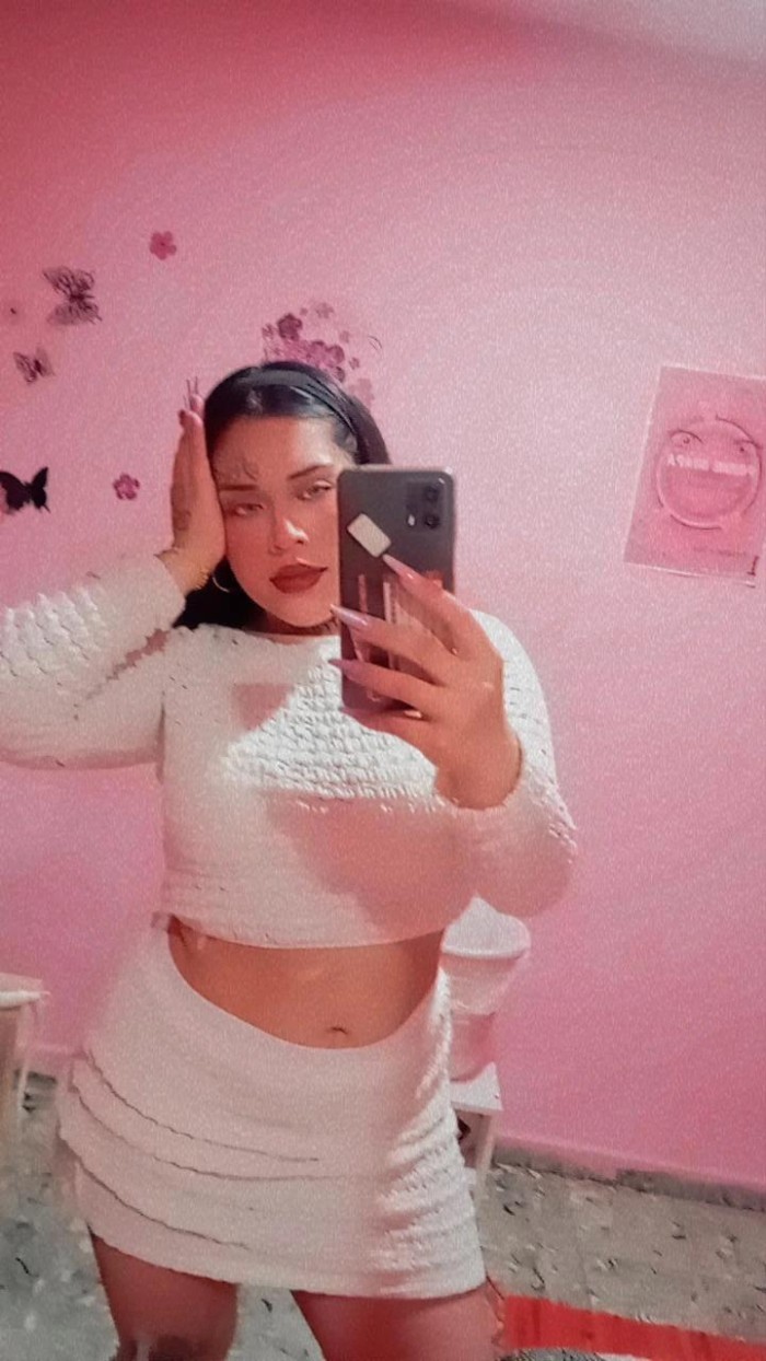 Jovencita Ecuatoriana linda cachonda dispuesta