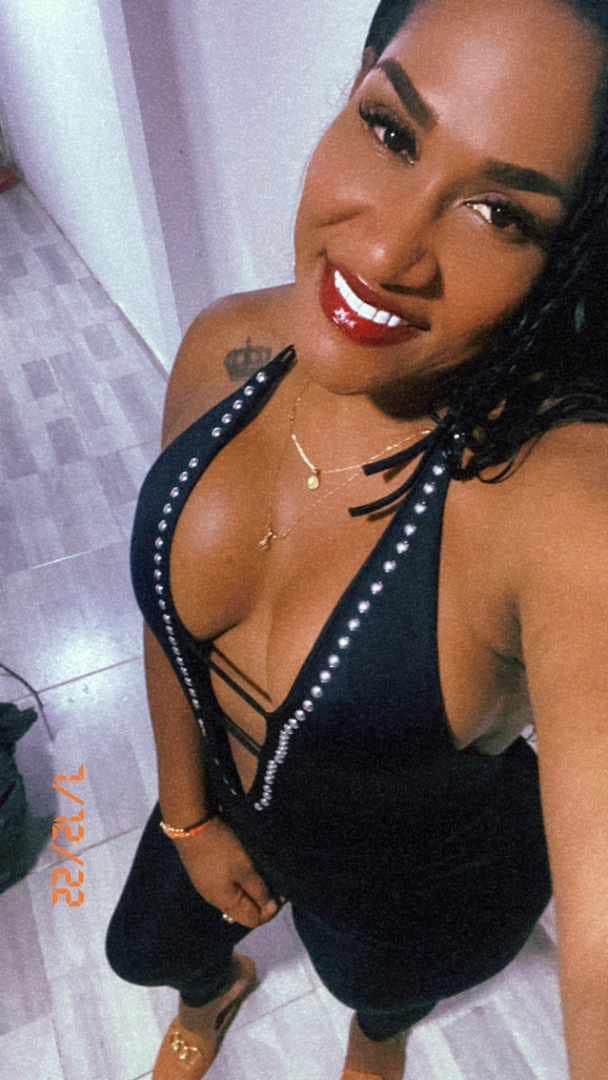 ESPECTACULAR CHICA LATINA /SALIDAS