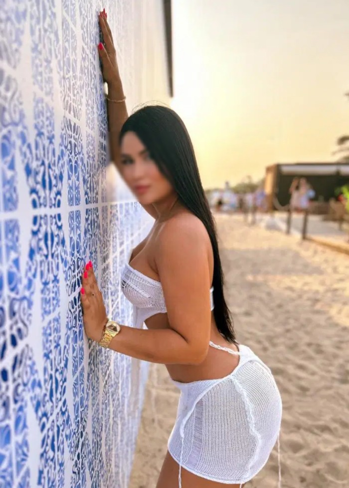 RUBIA Y MORENA MASAJE 4 MANO GRIEGO SEX CRISTIANOS