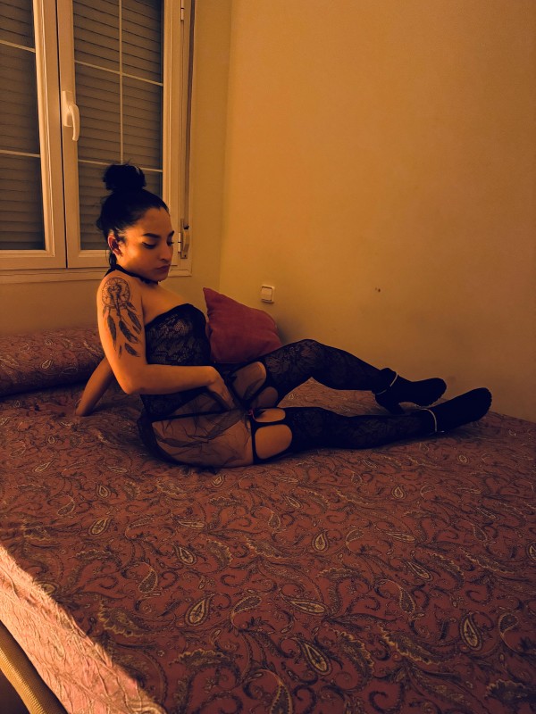 Colombiana rica, linda y complaciente