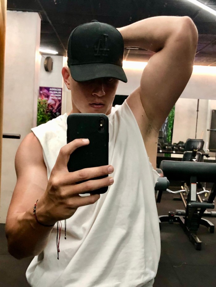 Colombiano jovencito y complaciente