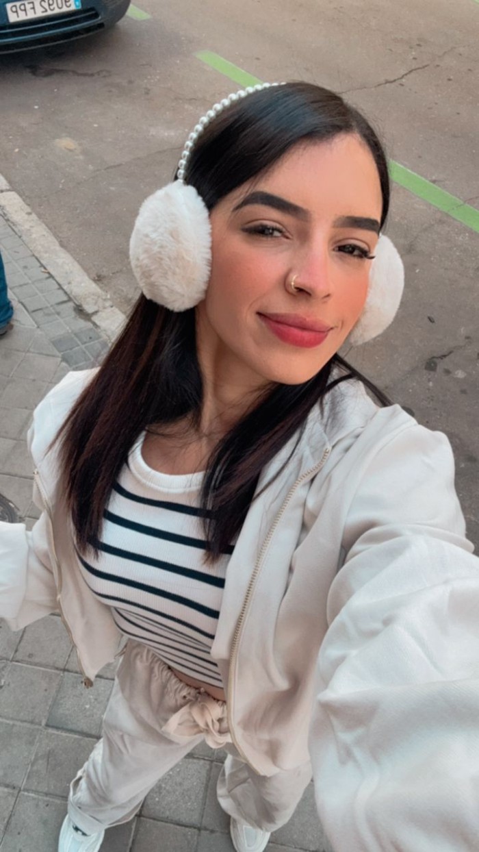 MIRANDA TRAVIESA Y JUGUETONA VEN A VERME