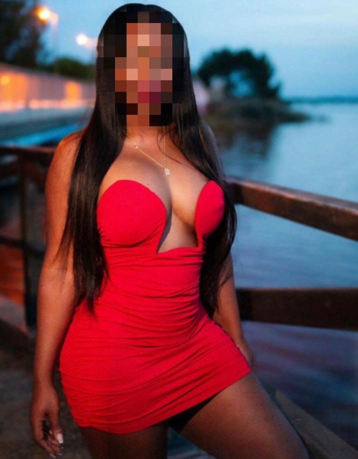 HERMOSA LATINA ATREVIDA