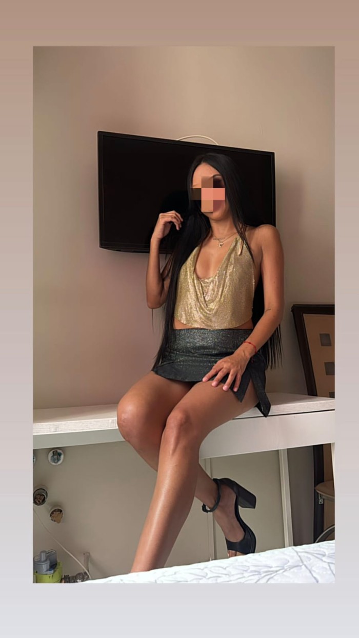 COMPLACIENTE Y SENSUAL/SALIDAS