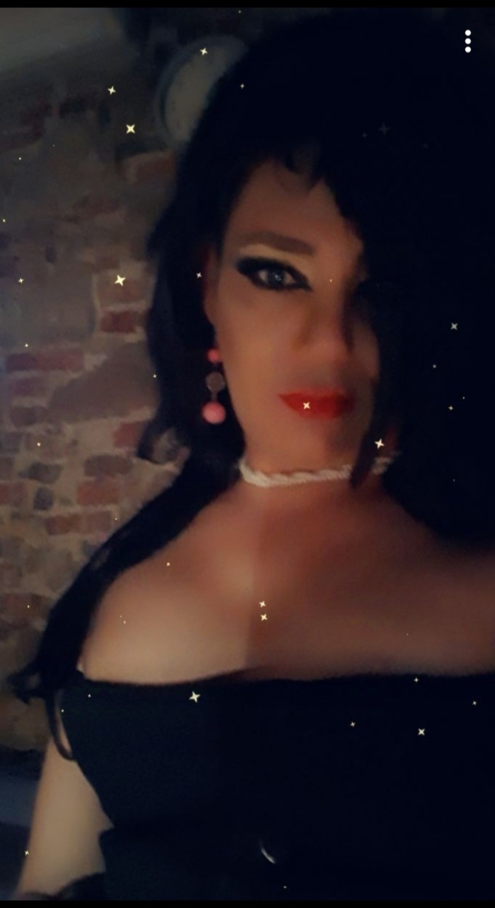 Muy Caliente y Potente Femenina Trans Colombiana