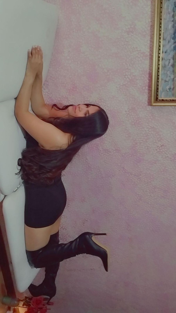Colombiana ardiente fiestera salidas 24 hrs