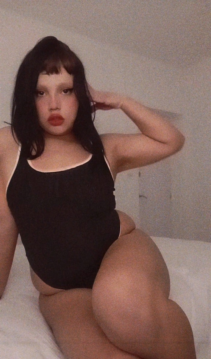 Mi amor sólita en casa con ganas de pasar rico 24h