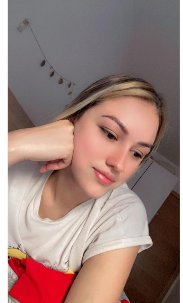 Rubia sensual amorosa cariñosa y muy cañera