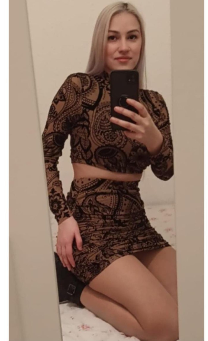 Rubia sensual amorosa cariñosa y muy cañera