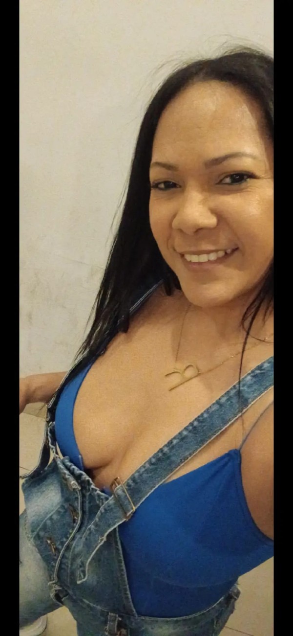 JADE, HERMOSA BRASILEÑA EN FUENGIROLA